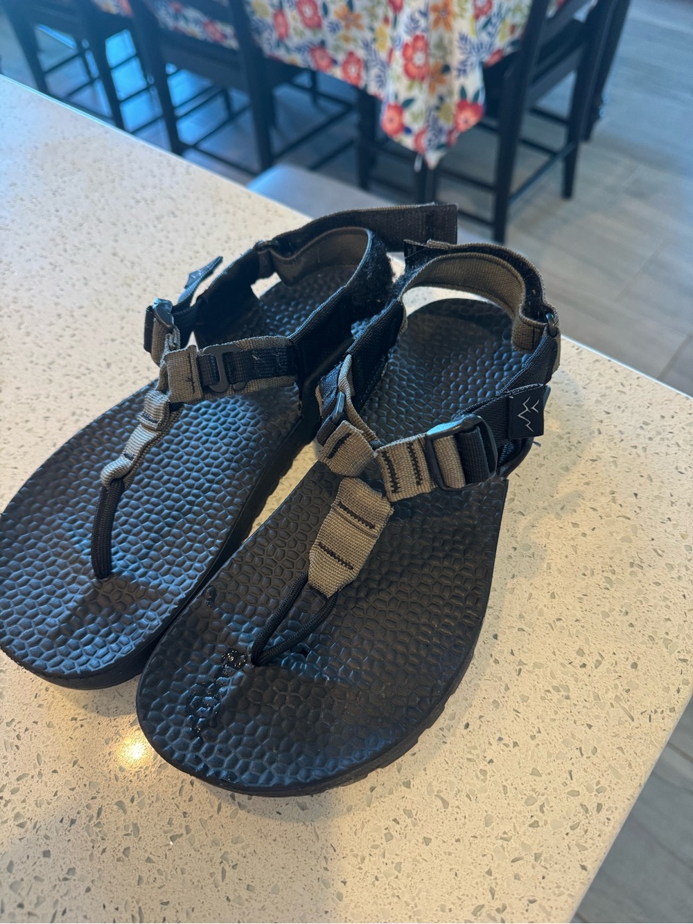 Vibram Black and olive Women's Outdoor Toe-Post Sandals